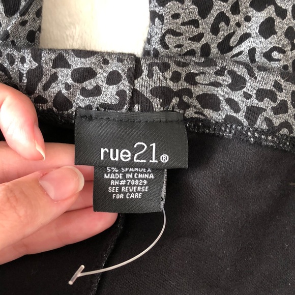 Rue 21 Leopard Leggings - Picture 3 of 4